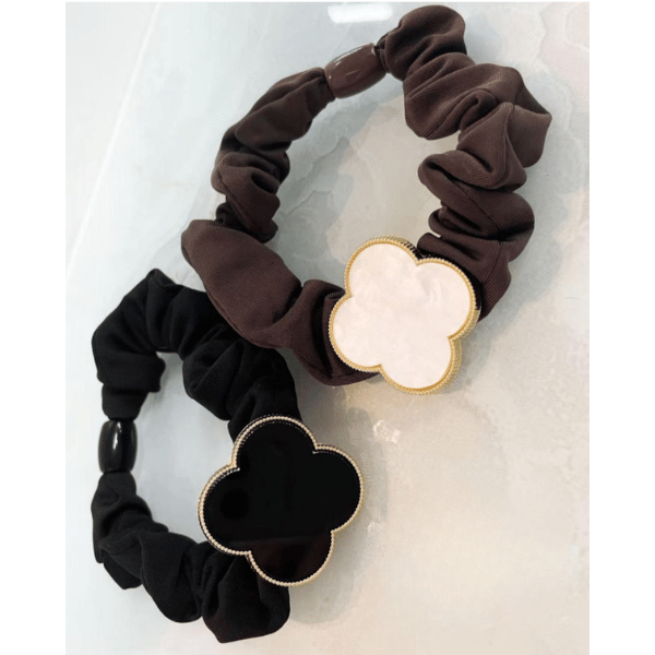 Scrunchie Slim com Aplique Inspiração Grife VC (12 peças)