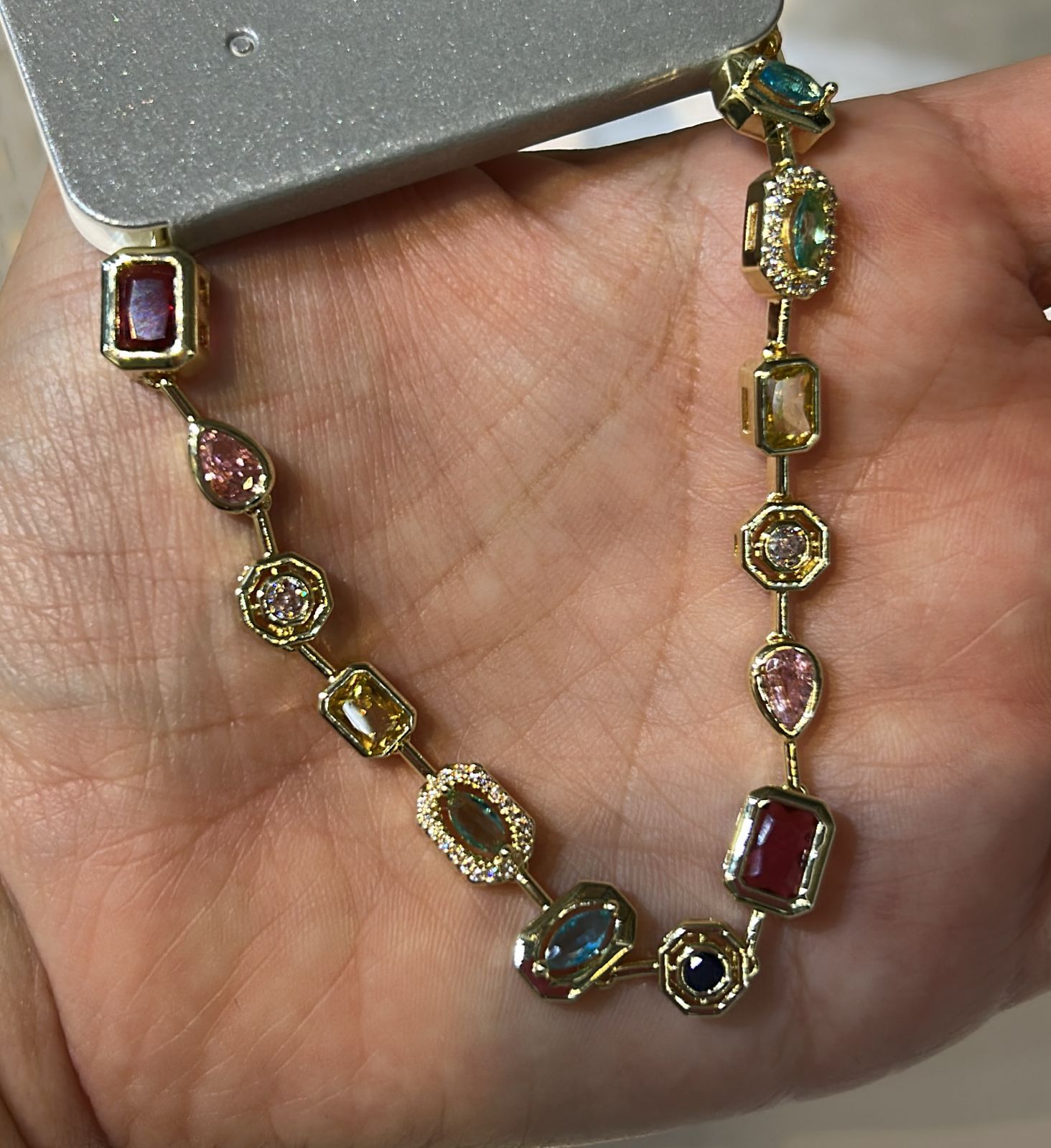 Pulseira Dourado Pedras Inspiração SWKY fecho gaveta (6 peças semijoia - 2 milésimos)