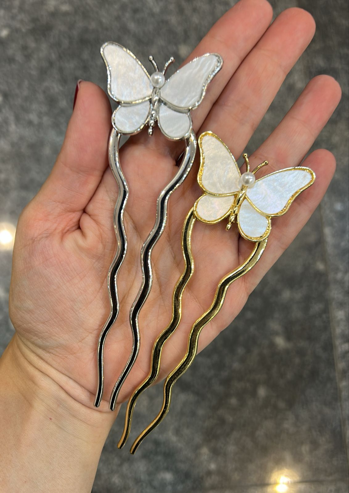 Pente coque metal borboleta madrepérola (10 dourados e 2 prata)