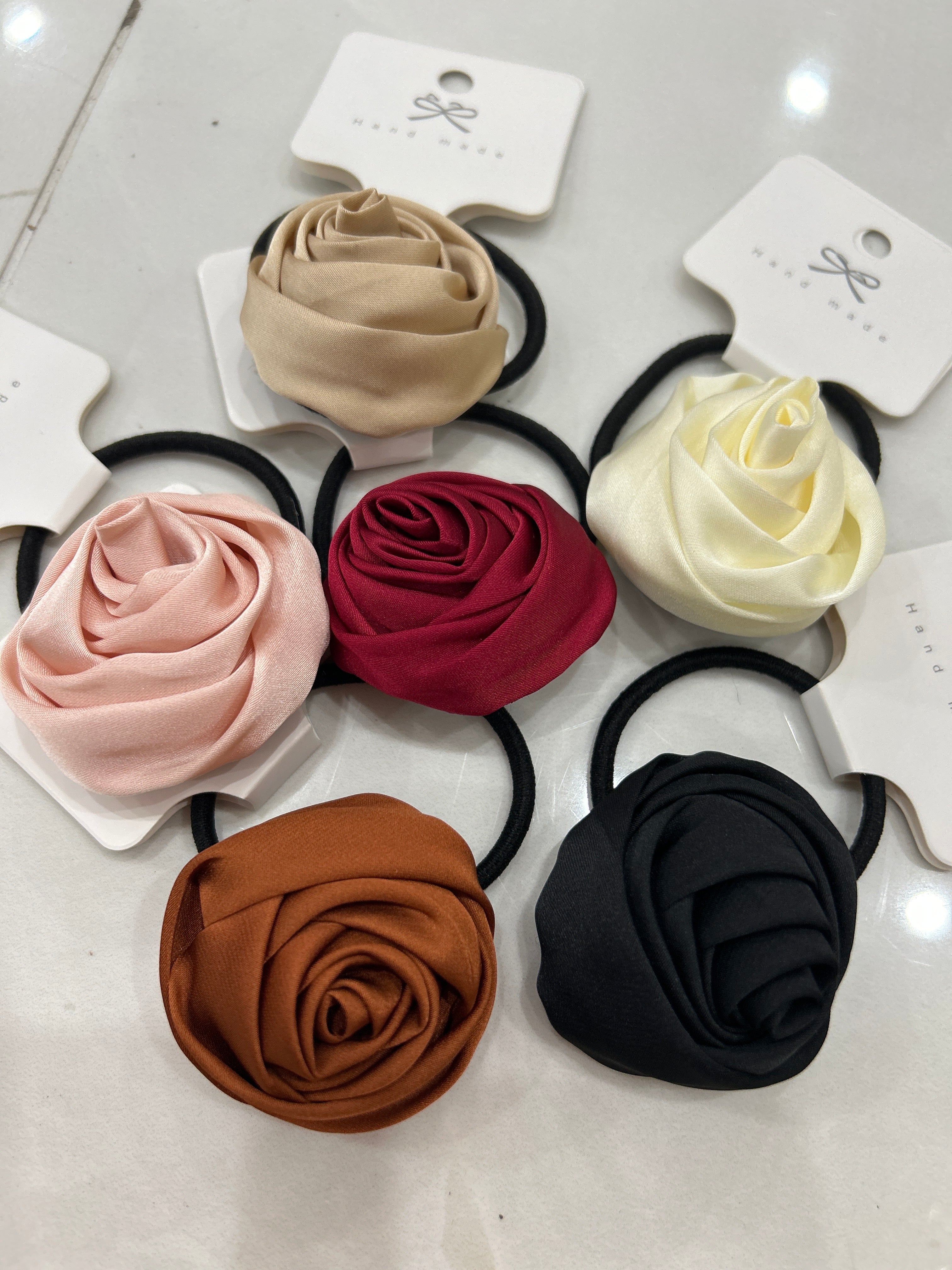 Xuxinha Flor Acetinada (12 peças 2 de cada cor)