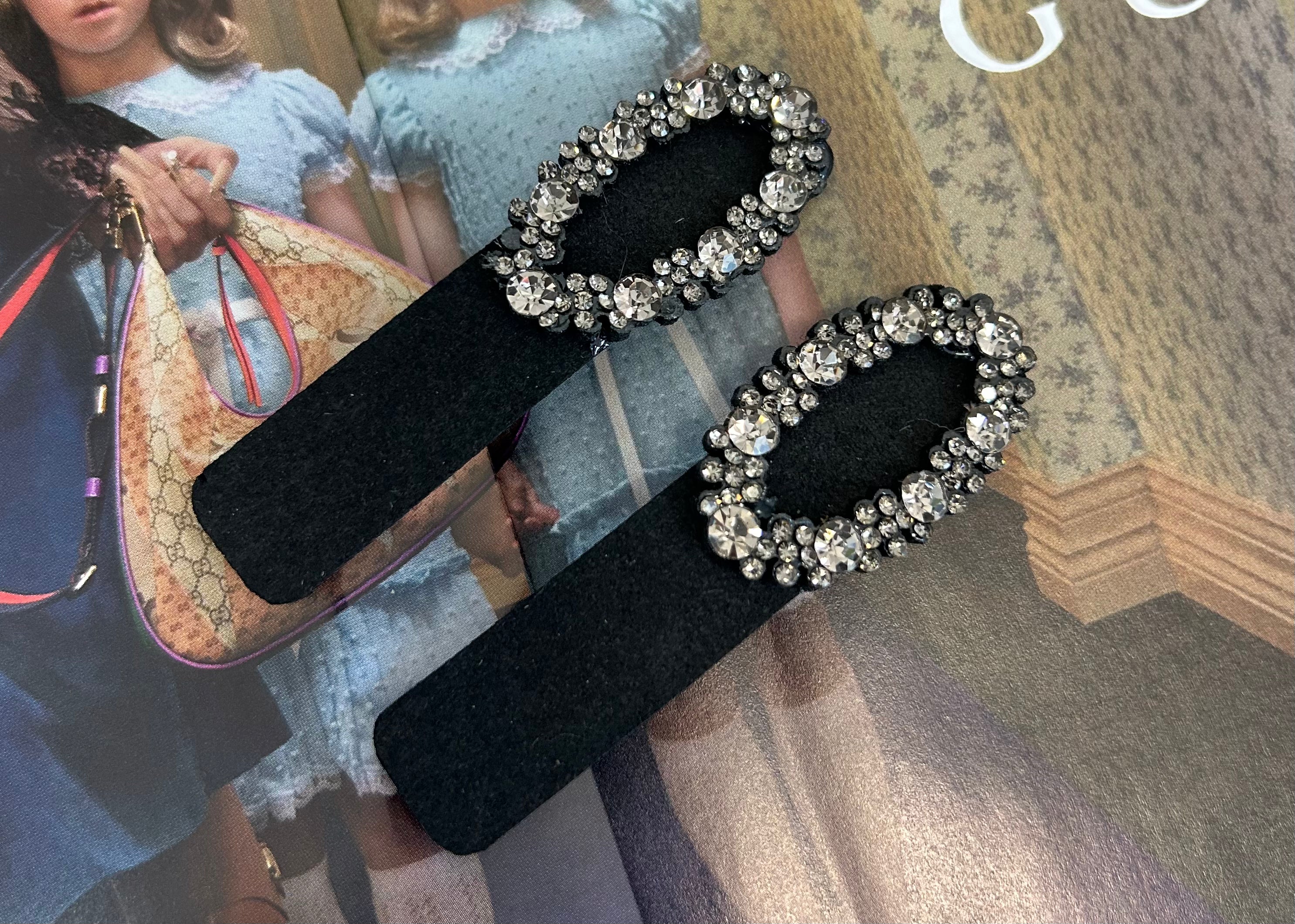 Tic tac Suede com Aplique Oval Brilhos (10 peças)