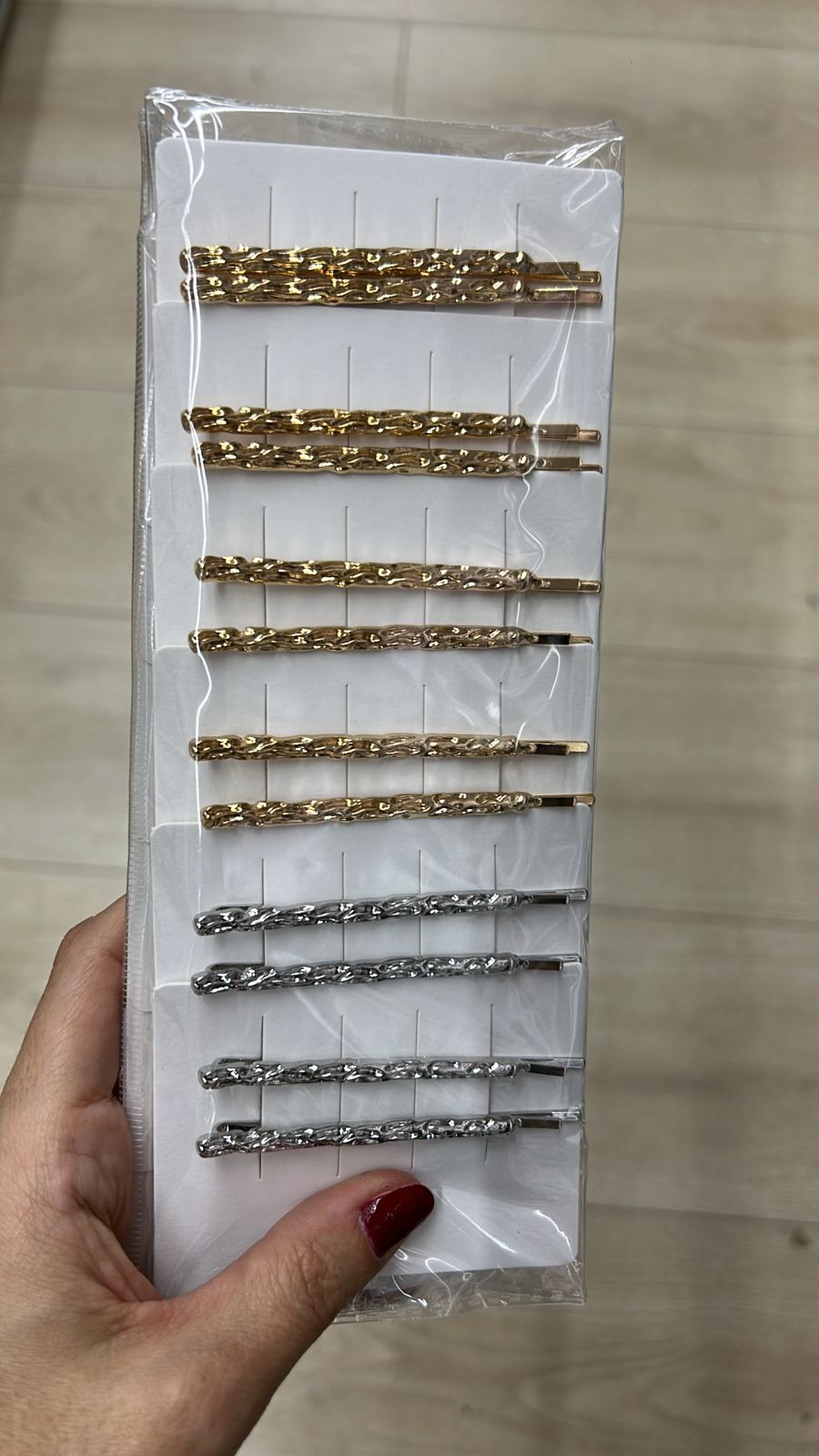 Grampo metal martelado (12 pares 8 dourados e 4 pratas)