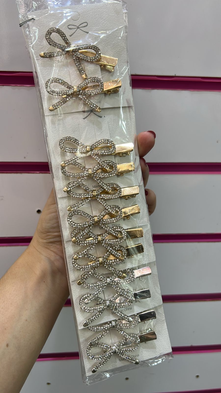 Hair clip metal com laço ponta cravejado (12 pares 4 dourados e 8 pratas)