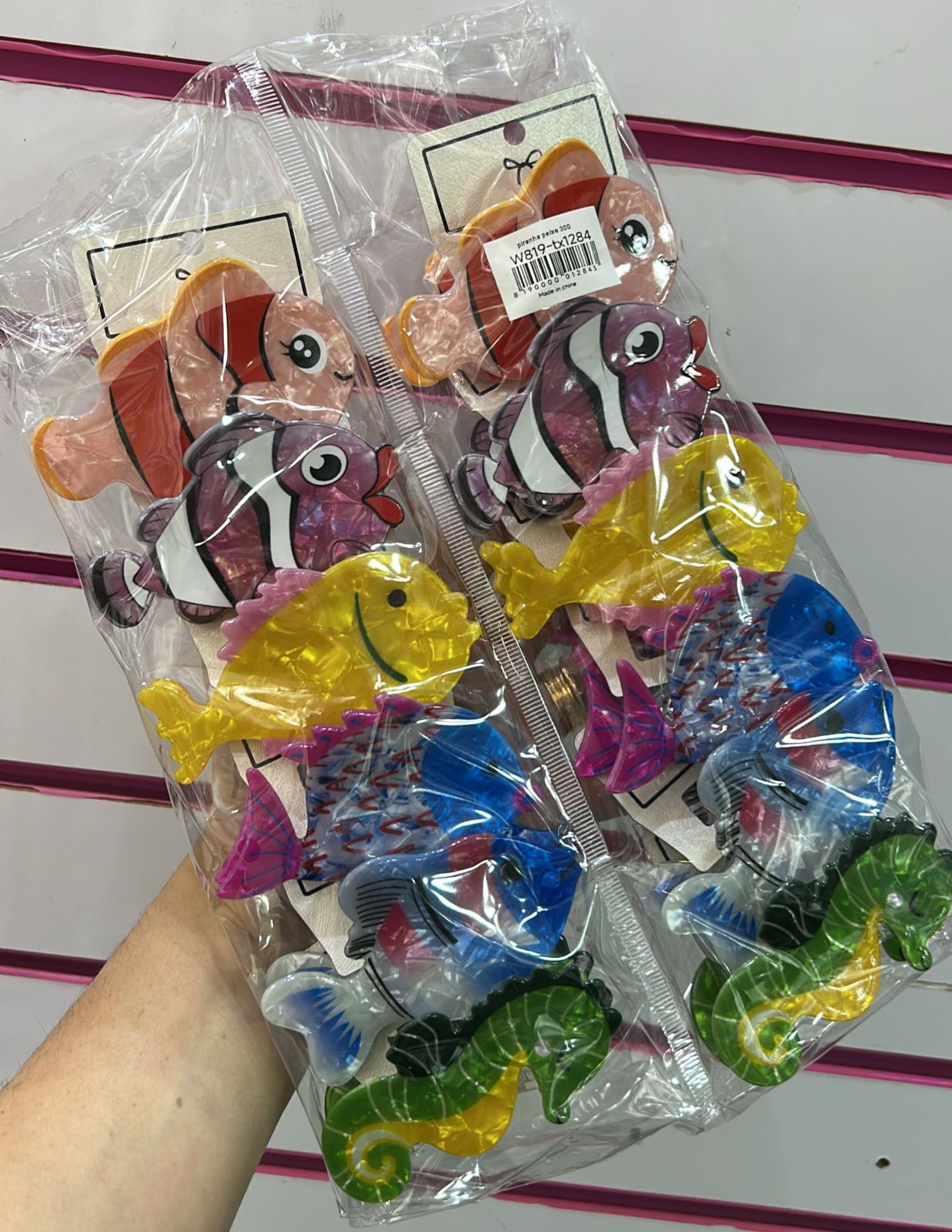Pregadeira m acetato peixes (12 peças)