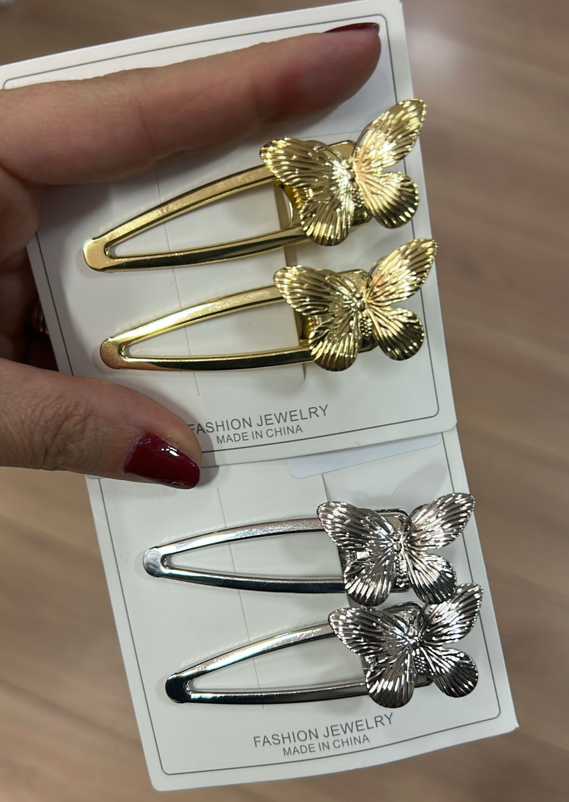 Hair clip metal borboletas (12 cartelas com 2 peças cada 9 douradas e 3 pratas)