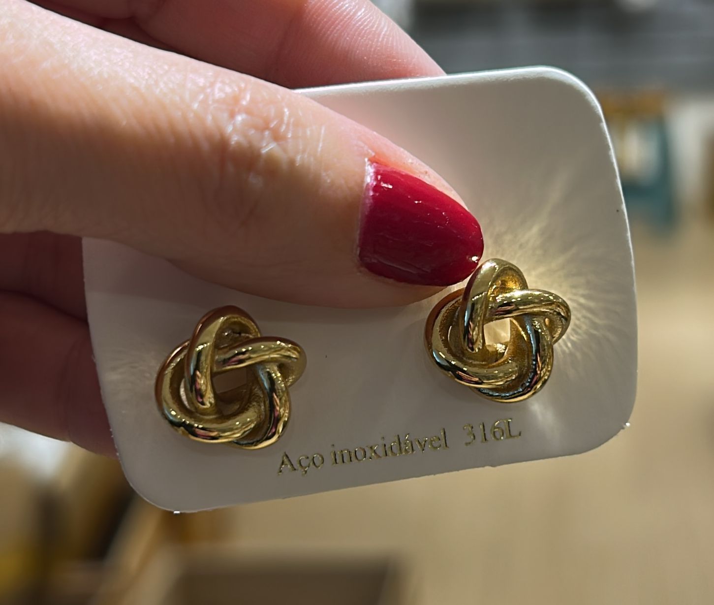 Brinco aço inoxidável nó infinito dourado (12 pares)