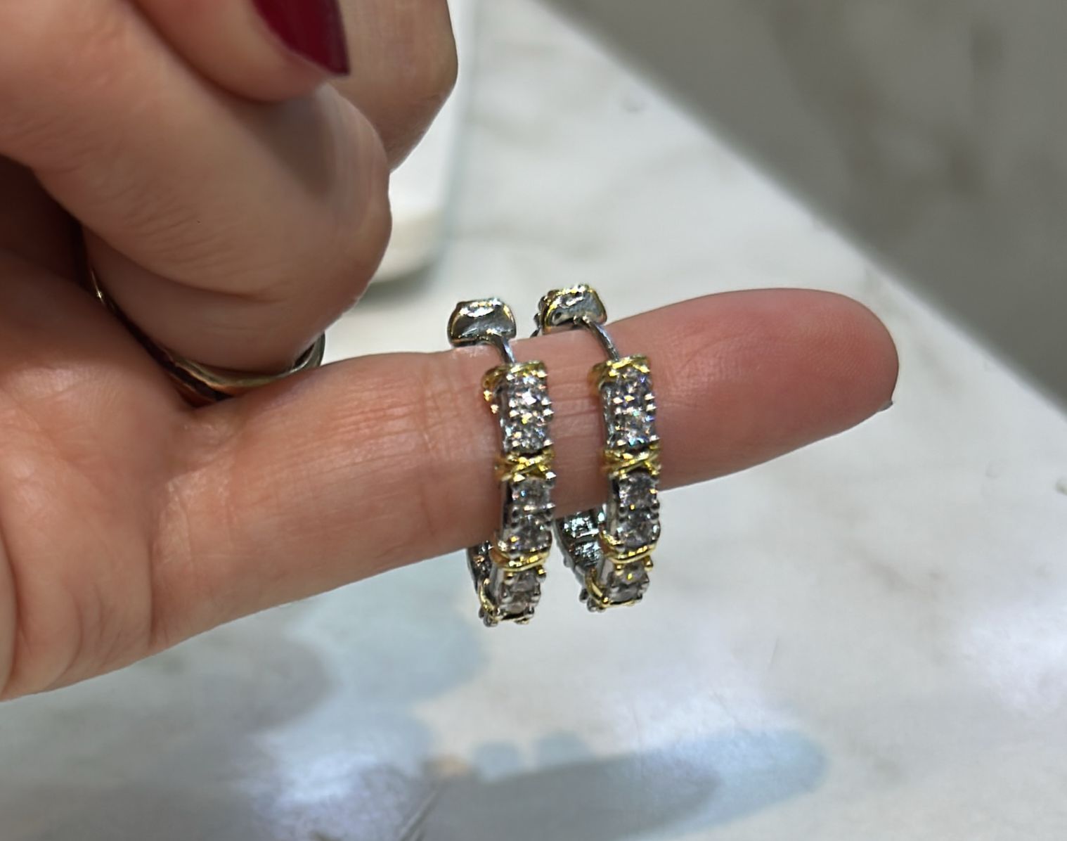 Brinco argola média semi joia dois banhos em X (6 peças)