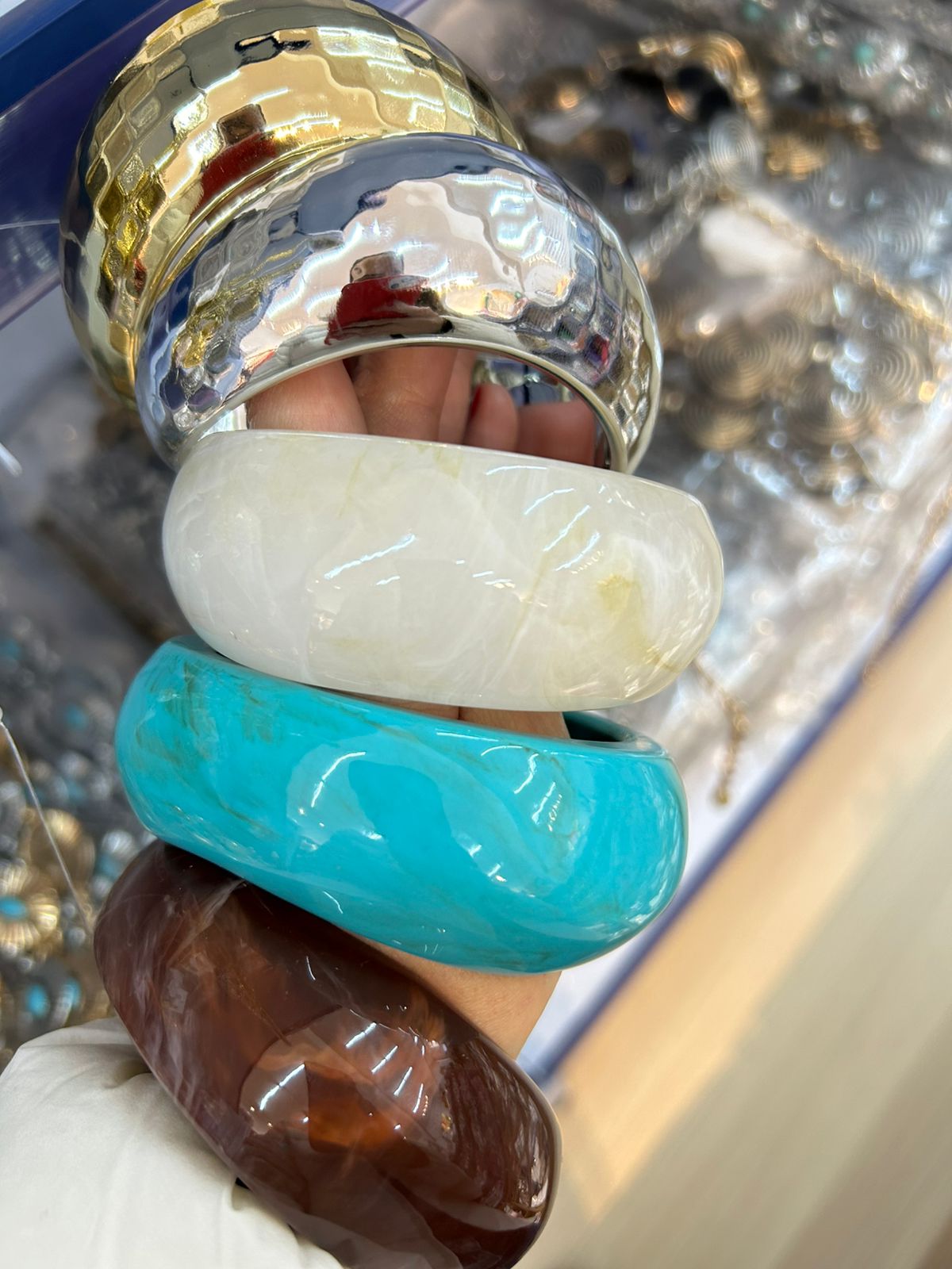 Bracelete Acetato e Metal (12 peças. 3 douradas, 2 prata e 2 das demais cores)