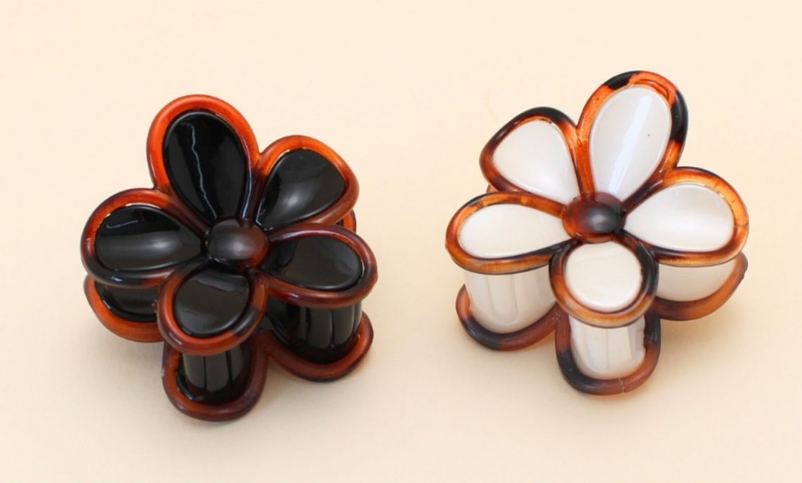 Pregadeira p poliéster flor com contorno (12 peças, 6 de cada cor)