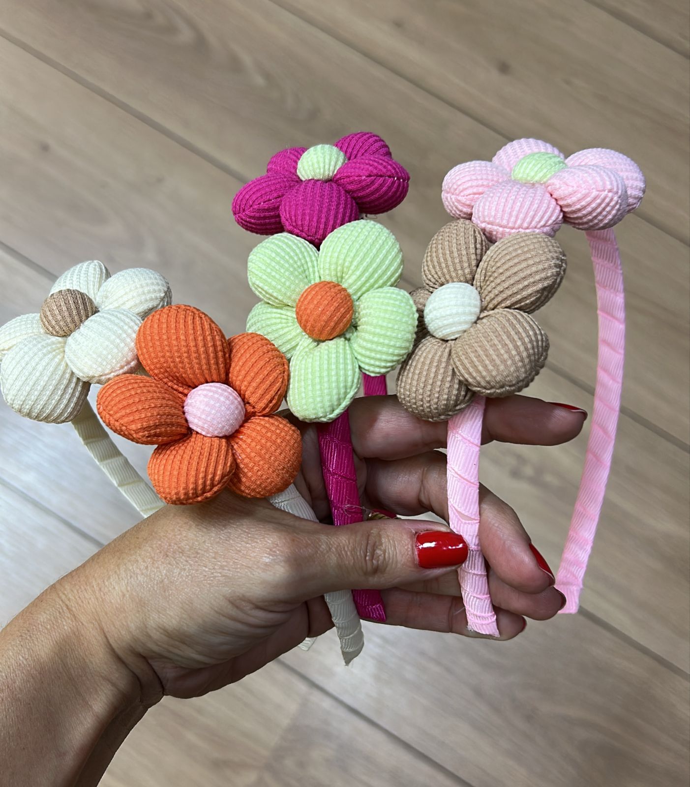 Tiara infantil com aplique flor fofinha (12 peças)