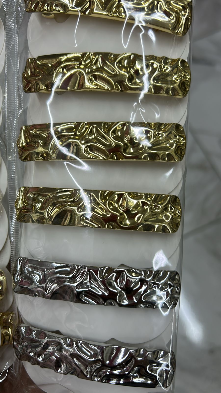 Presilha Francesa Metal Retangular Martelado (12 peças 10 douradas e 2 pratas)