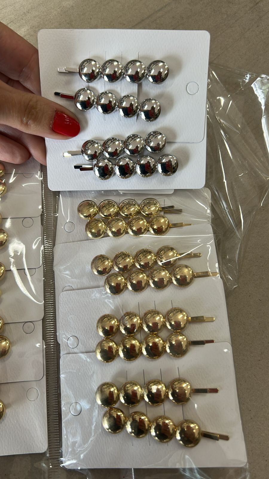 Grampos metal meia esfera (12 cartelas com 2 peças cada 10 dourada e 2 pratas)
