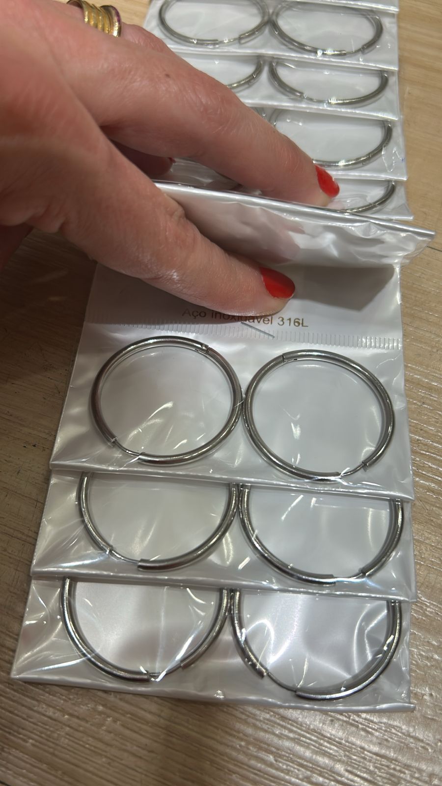 Cartela argola aço inoxidável grande prata (12 pares)