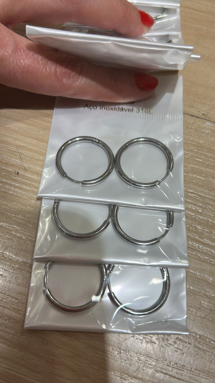 Cartela argola aço inoxidável média prata (12 pares)