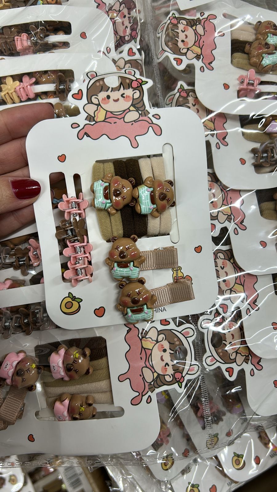 Kit Capivara cores invernais com mini piranha, xuxinha e hair clip (12 cartelas com 12 peças cada)