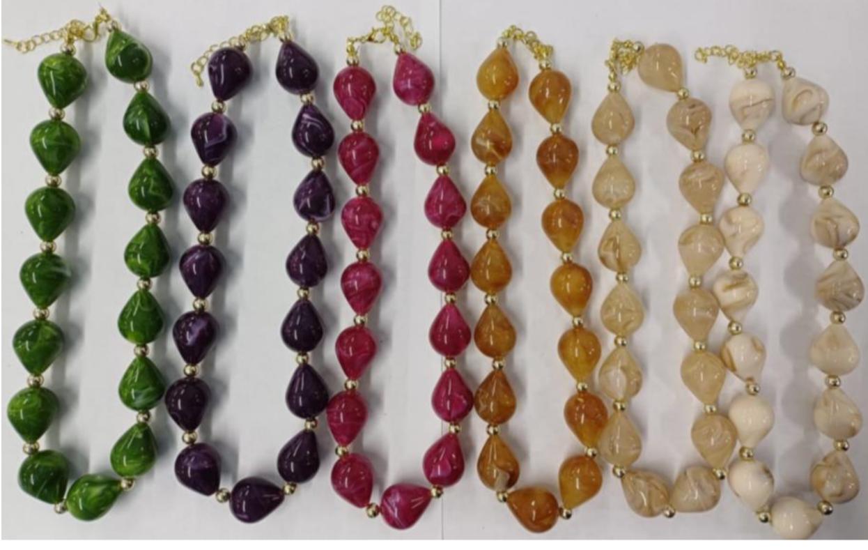 Colar Curto Resina forma gota em entremeio dourado (12 peças 2 de cada cor)
