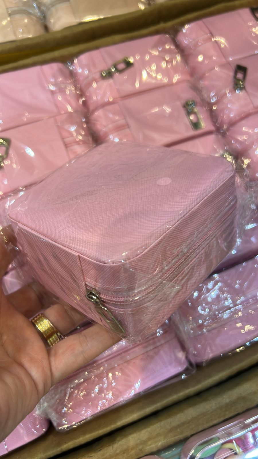 Porta joia quadrado courino rosa ferragem prata (unidade)
