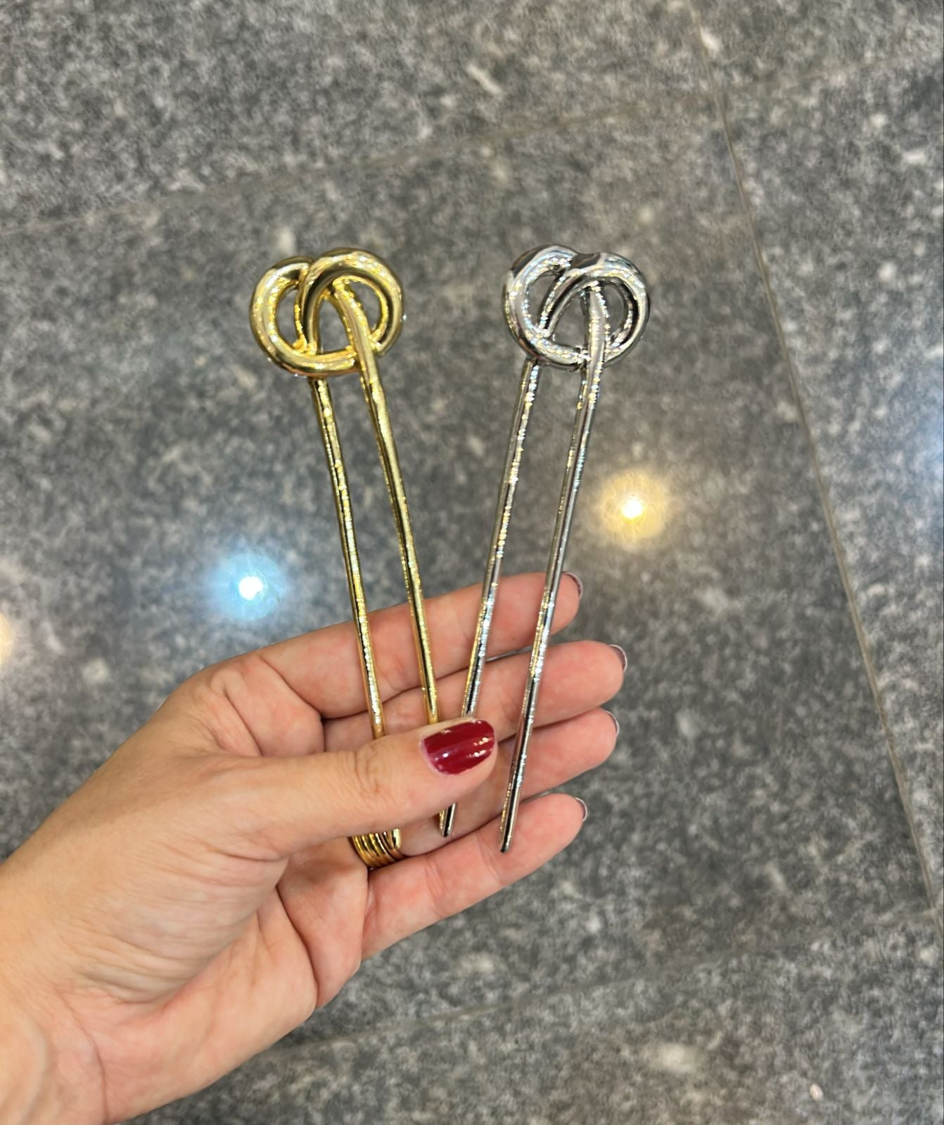 Pente coque metal nó (10 dourados e 2 prata)