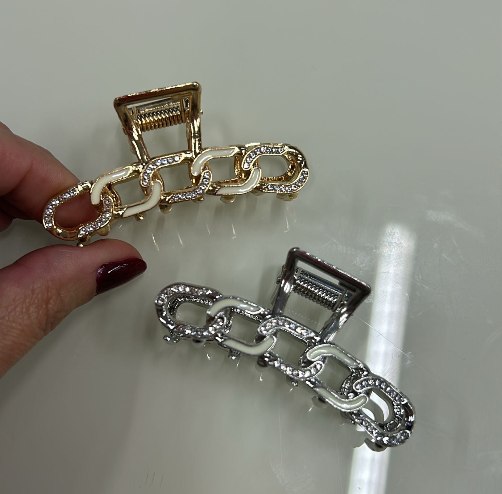 Piranha M Metal Elos esmaltado e cravejado strass (12 peças 9 douradas e 3 prata)