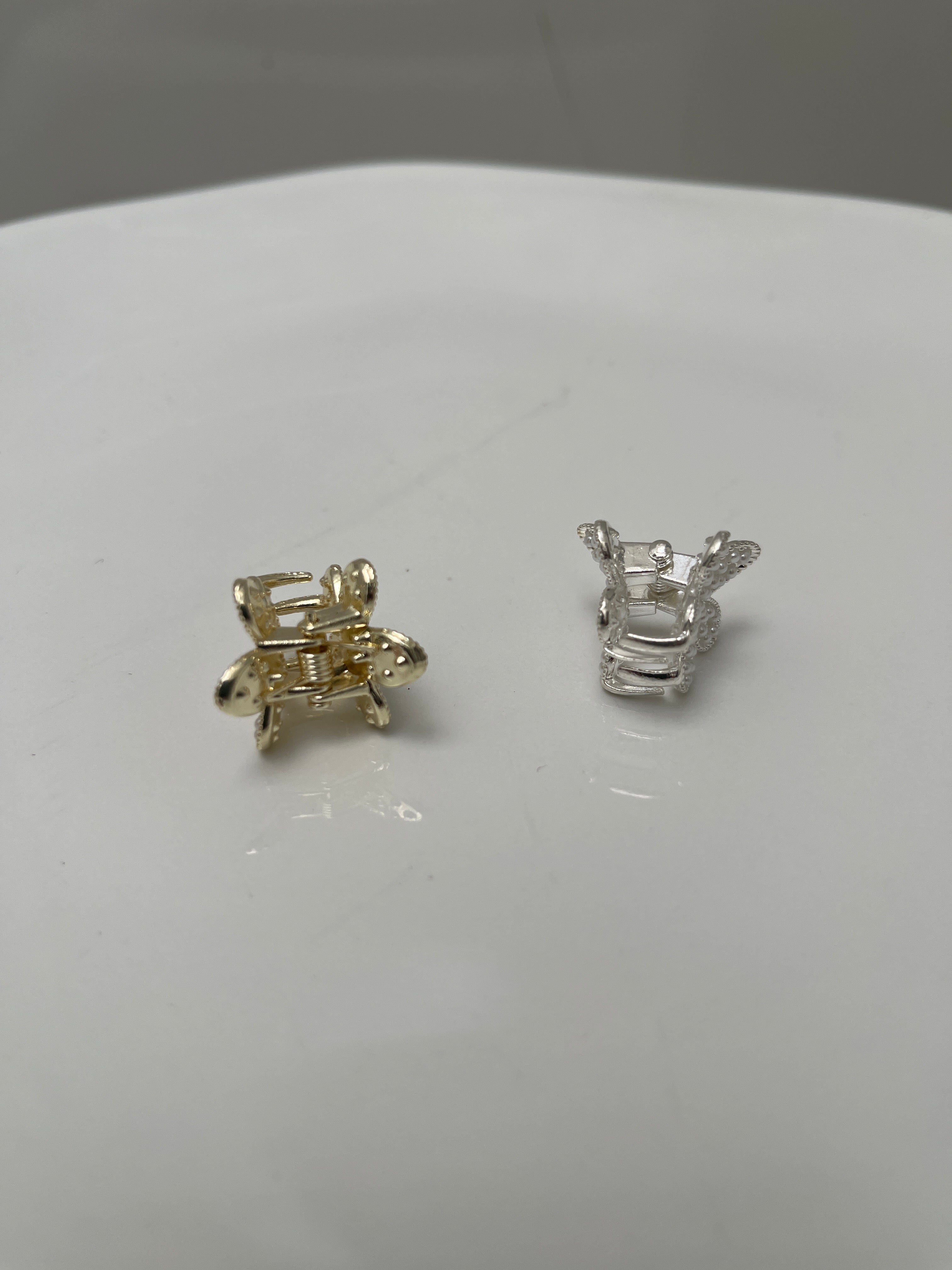 Piranha Metal PP Flor Micropérolas (12 peças 8 douradas e 4 pratas)
