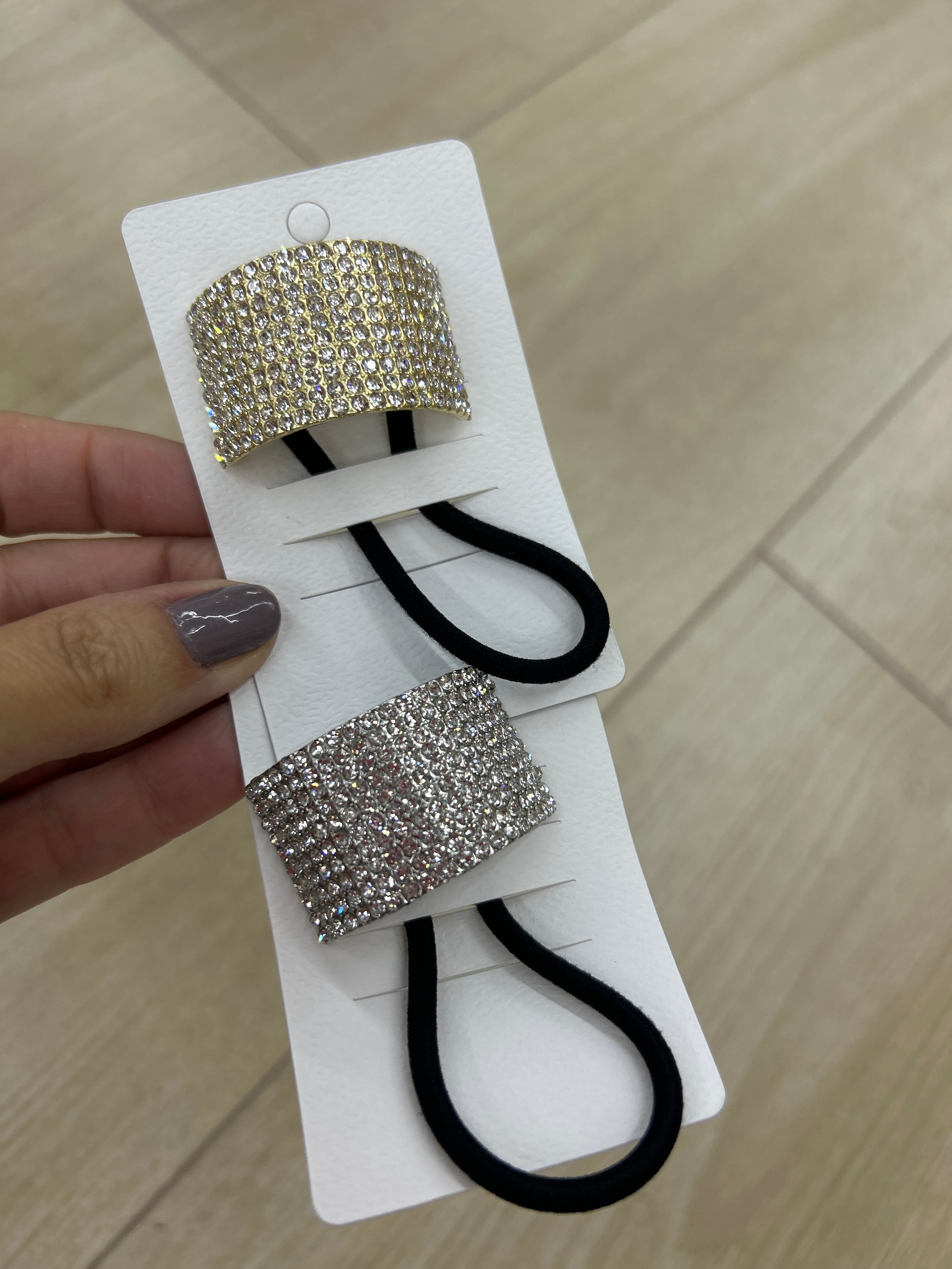 Xuxinha Metal Côncavo Cravejado Strass (12 peças 10 douradas e 2 prata)