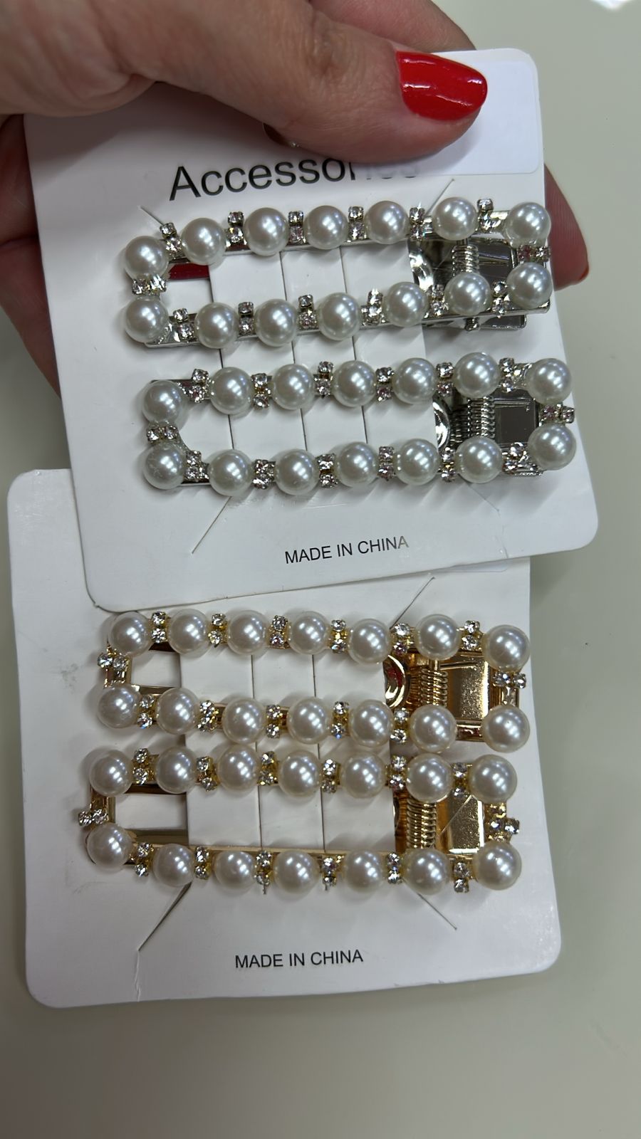 Hair Clip Metal Retangular com Pérolas e Strass (12 cartelas com 2 peças cada. 9 douradas e 3 prata)