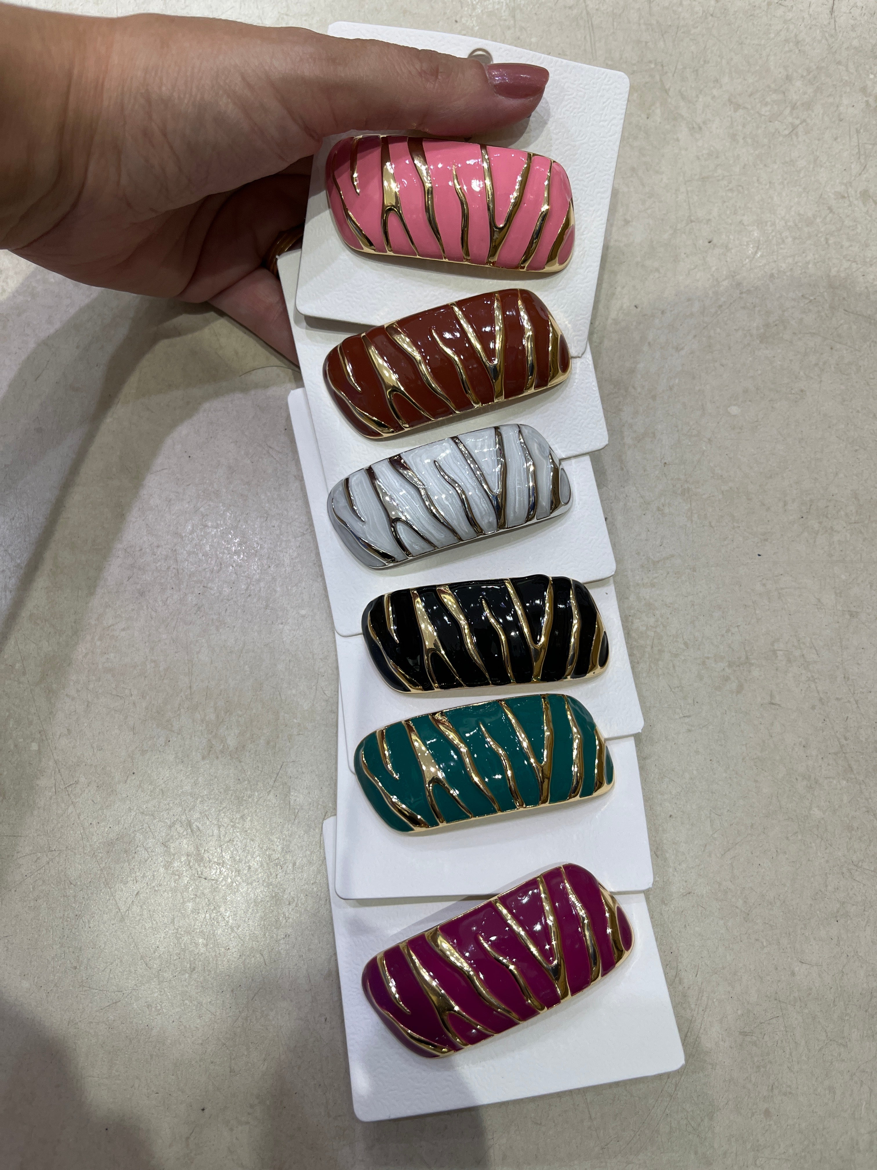 Xuxinha concava esmaltada com nervuras metalizadas (12 peças cores variadas)