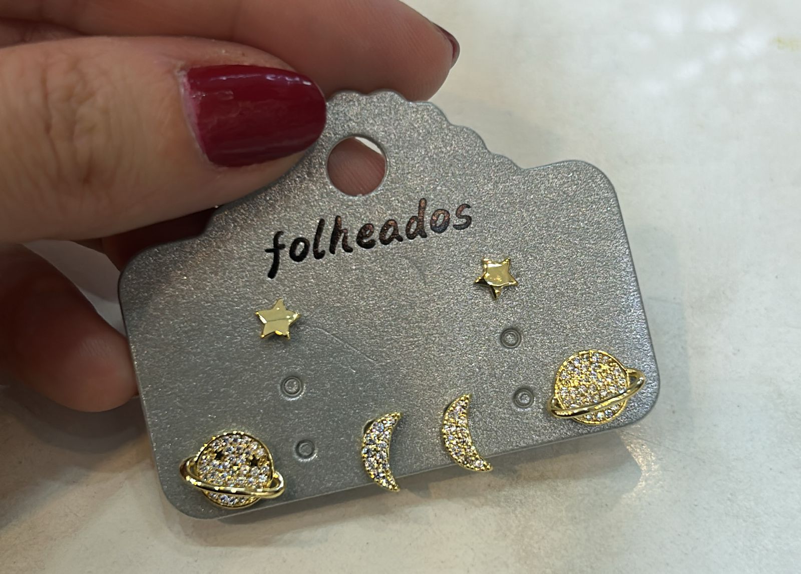 Trio brincos espaço inspiração grife VW dourado (6 trios)