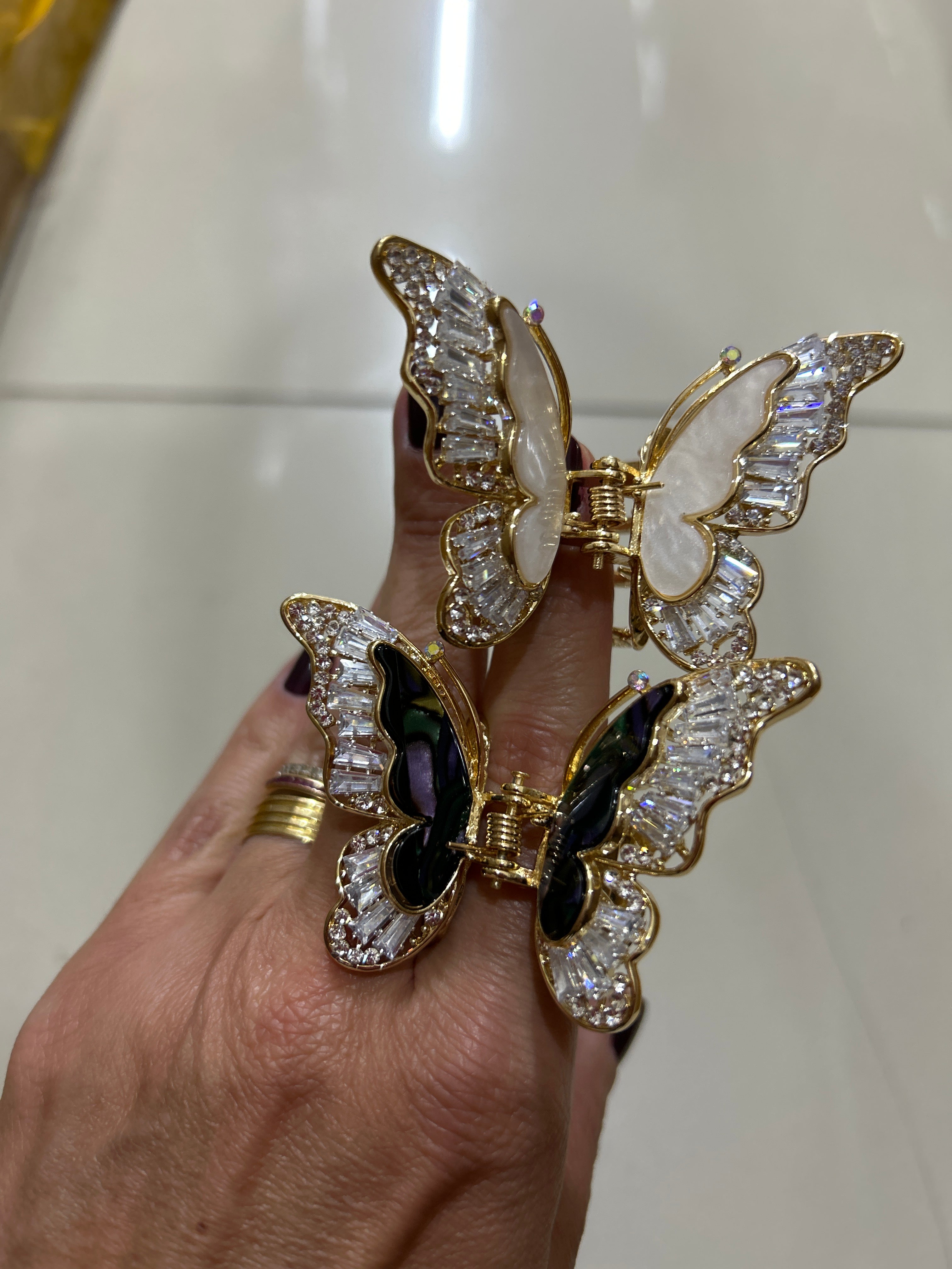 Piranha Metal M Borboleta cravejada e madrepérola (12 peças)