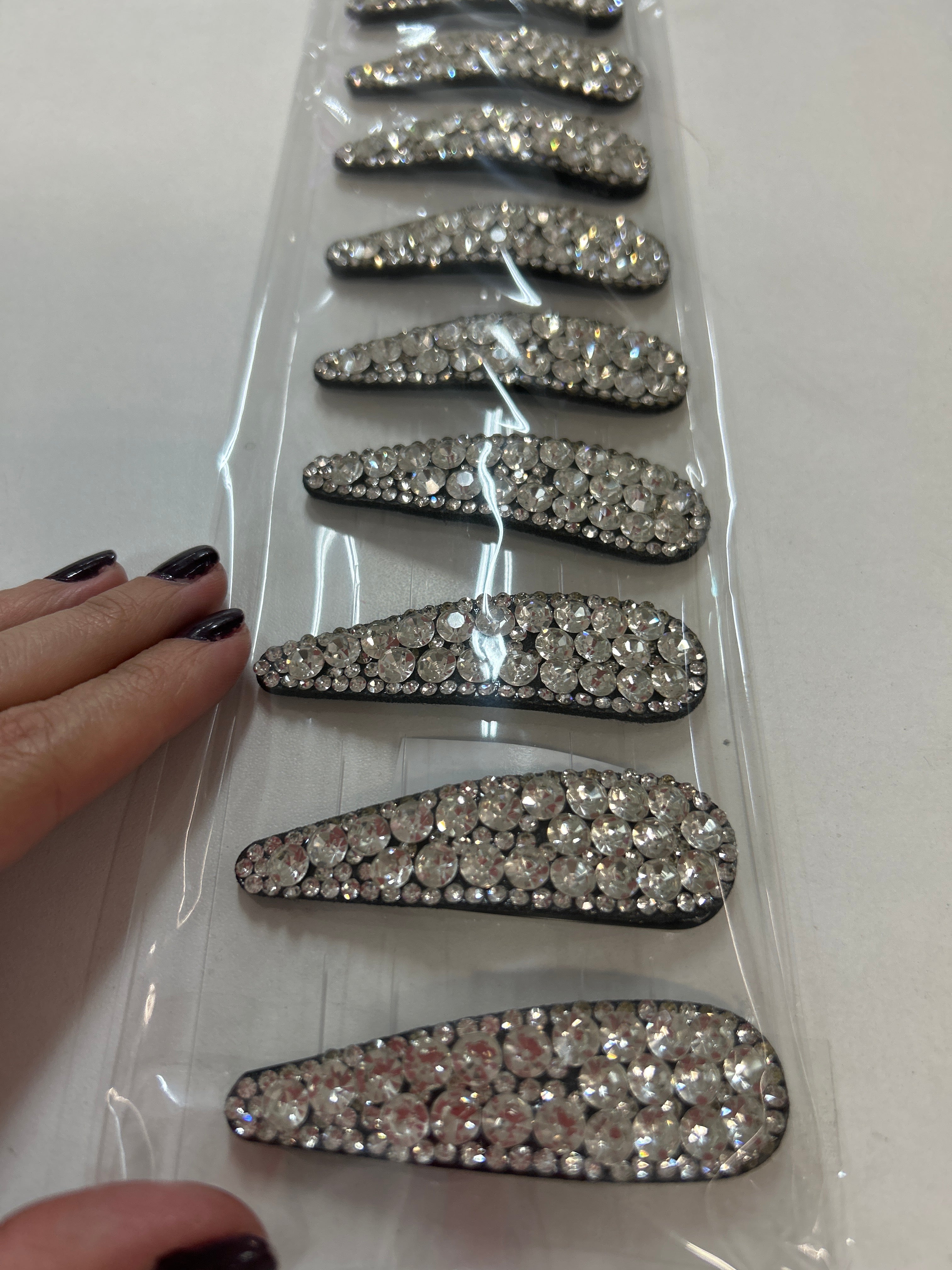 Tic Tac Bico Cheio Pedraria Branca (5 pares . 10 peças)