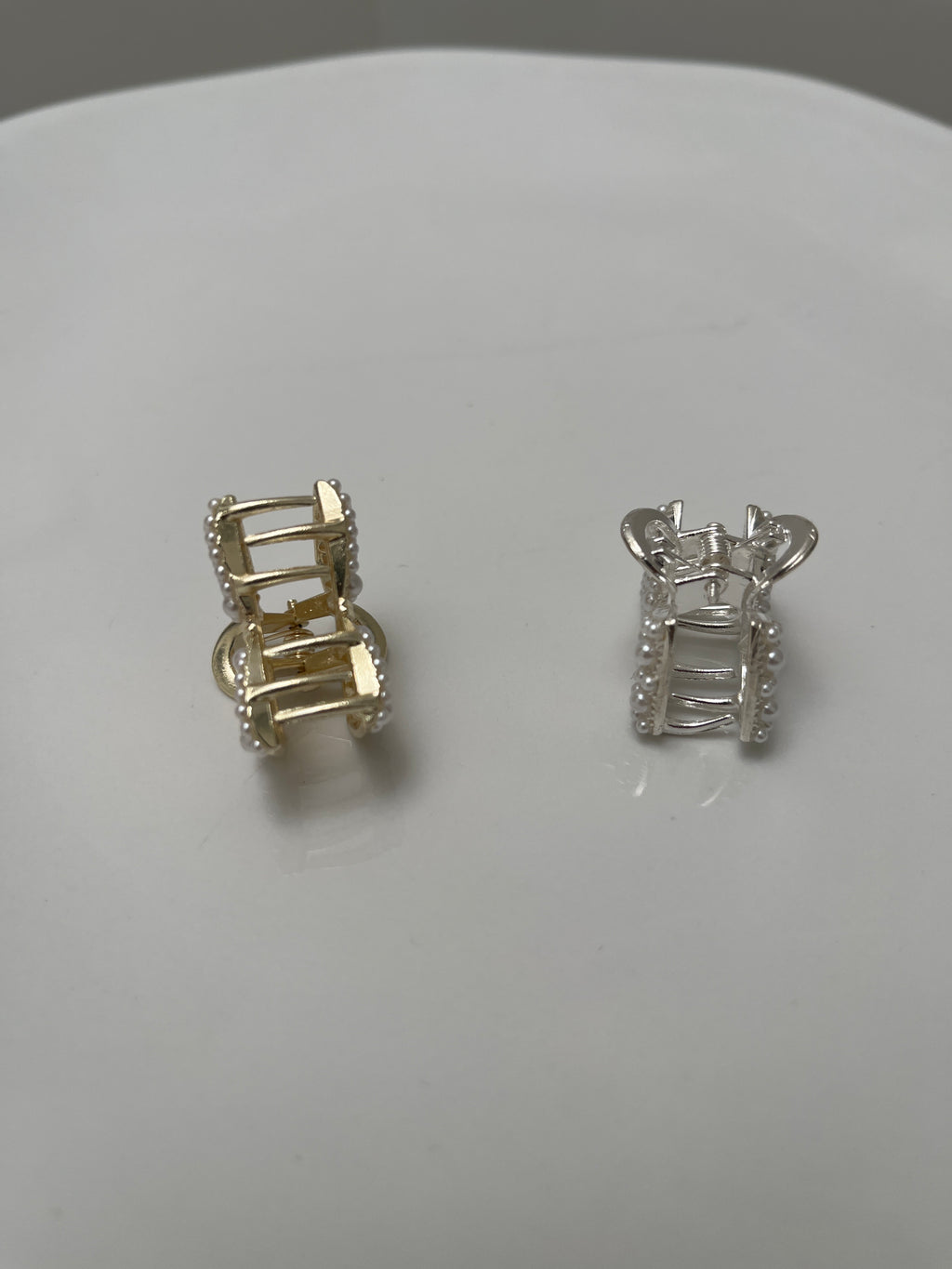 Piranha Metal PP Laço Micropérolas (12 peças 8 douradas e 4 pratas)