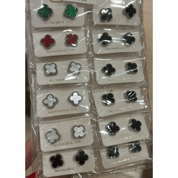 Brinco Trevo Aço Inoxidável Prata (12 peças 7 preto, 3 Branco, 1 verde e 1 vermelho)
