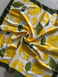 Lenço 90x90 cm Toque de seda Limões Siciliano barra verde oliva  (unidade)