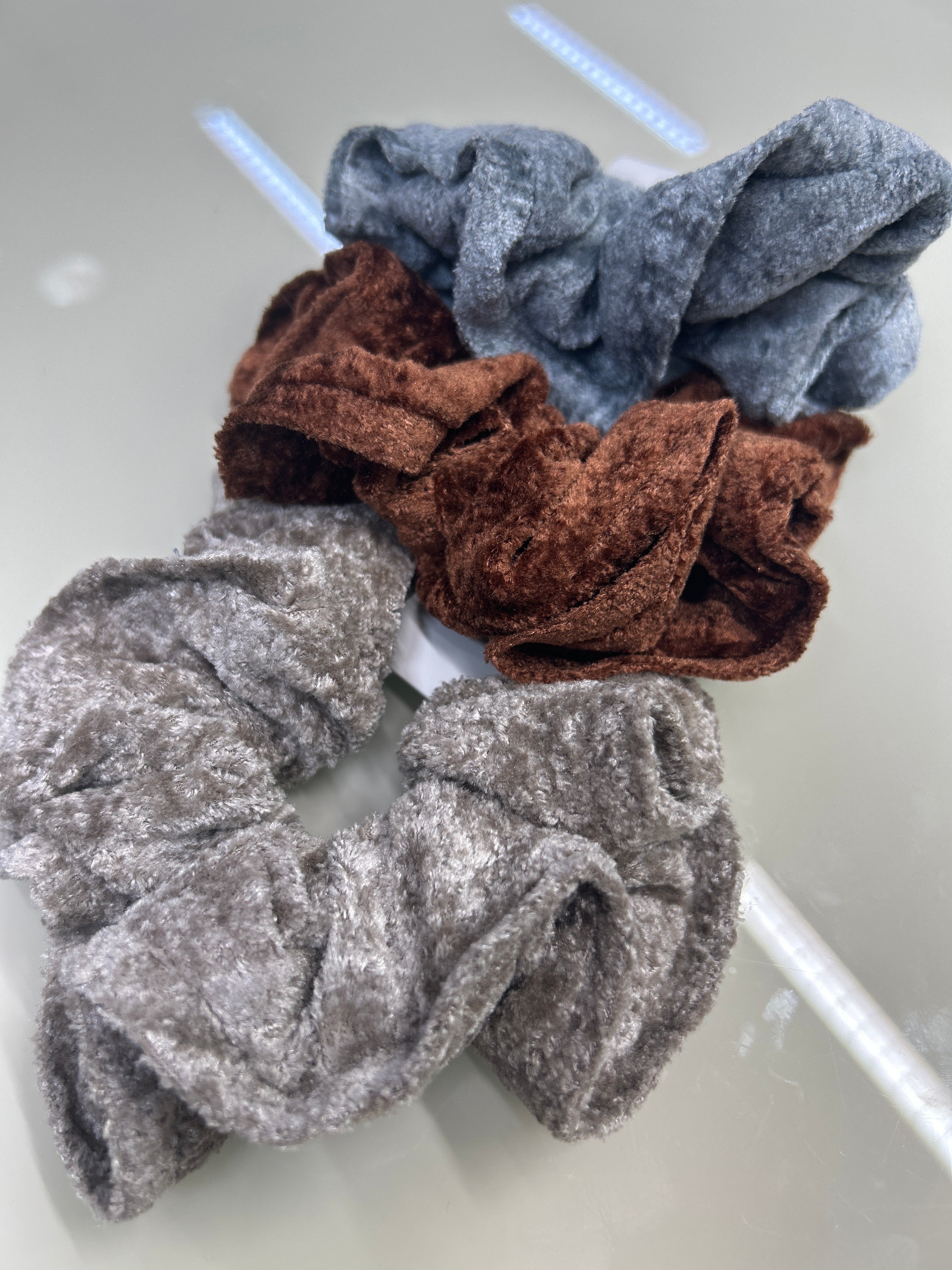 Scrunchie grande de veludo encorpado (12 peças)