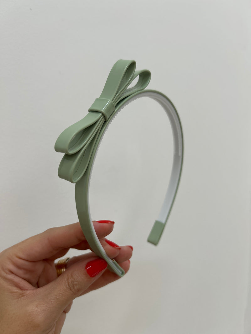 Tiara dentinho Laço Chanel Verniz - Verde Pistache (unidade)