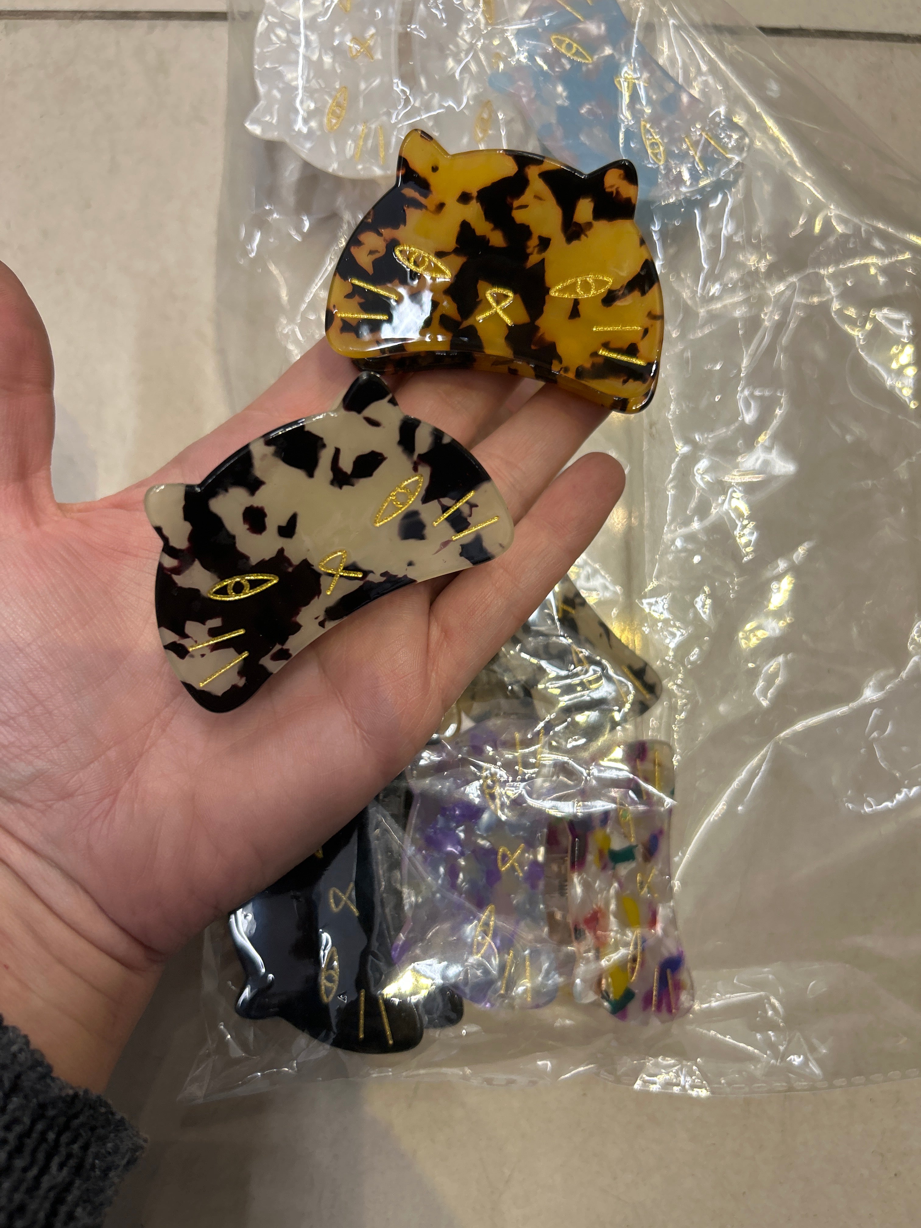 Pregadeira m gatinho acetato mesclado (12 peças cores variadas)