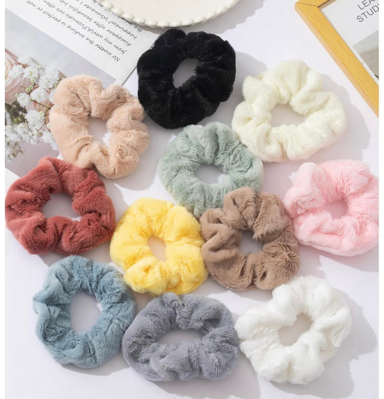 Scrunchie Pelúcia Básica(12 peças cores variadas)