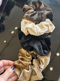 Scrunchie Veludo Cotelê (12 peças 3 de cada cor)