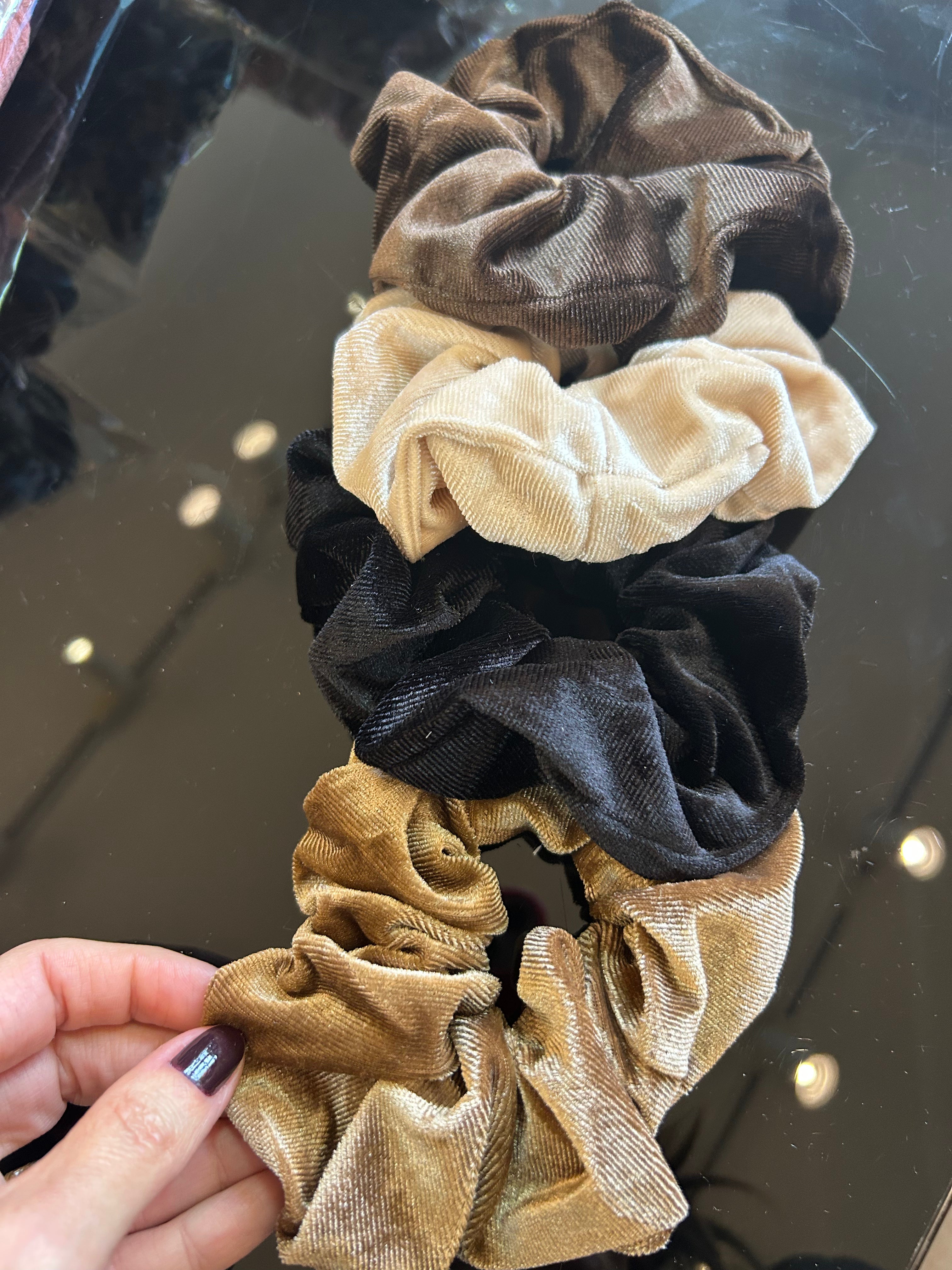 Scrunchie Veludo Cotelê (12 peças 3 de cada cor)
