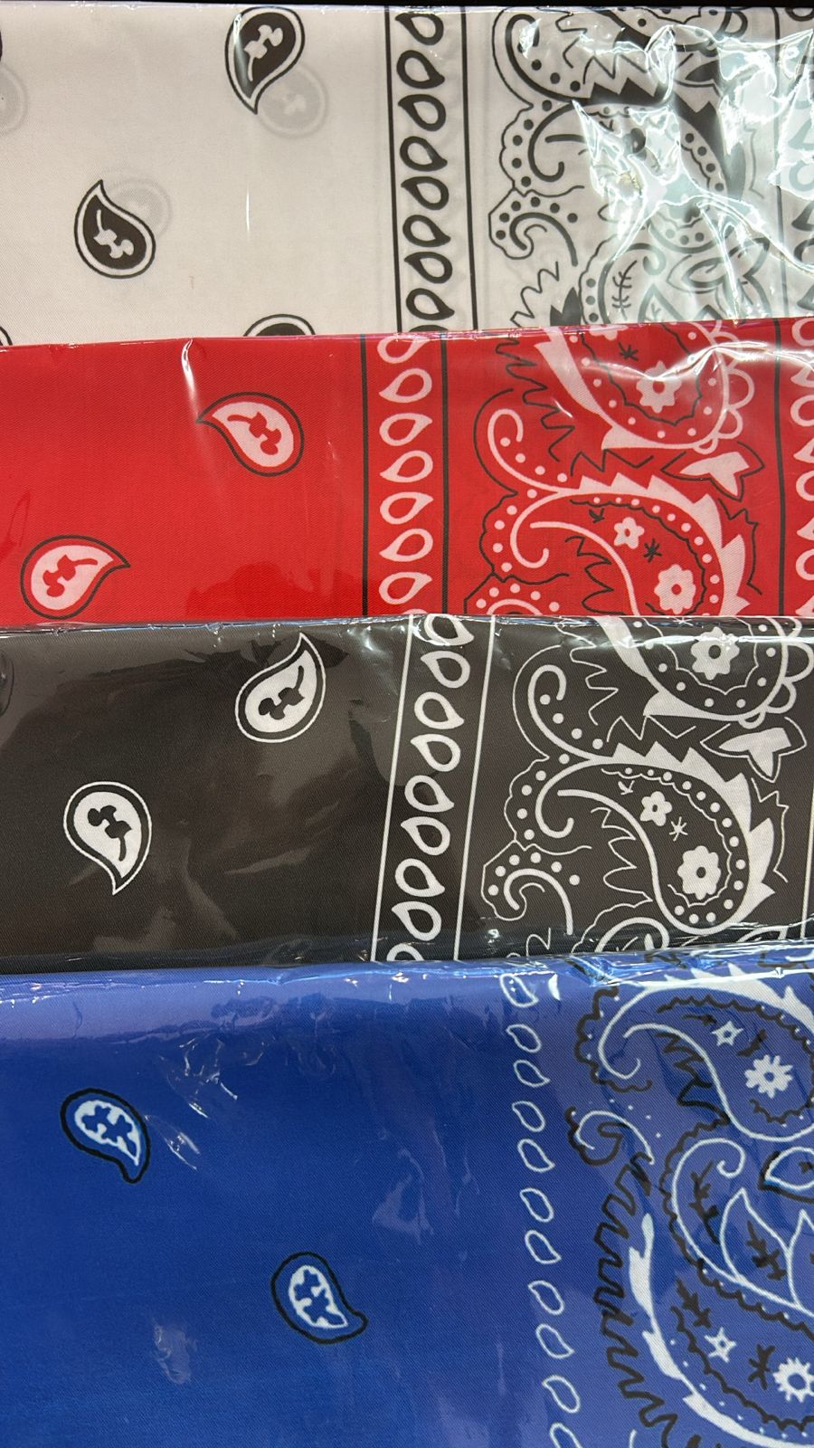 Lenço 70x70 bandana toque de seda (12 peças 4 de cada estampa)