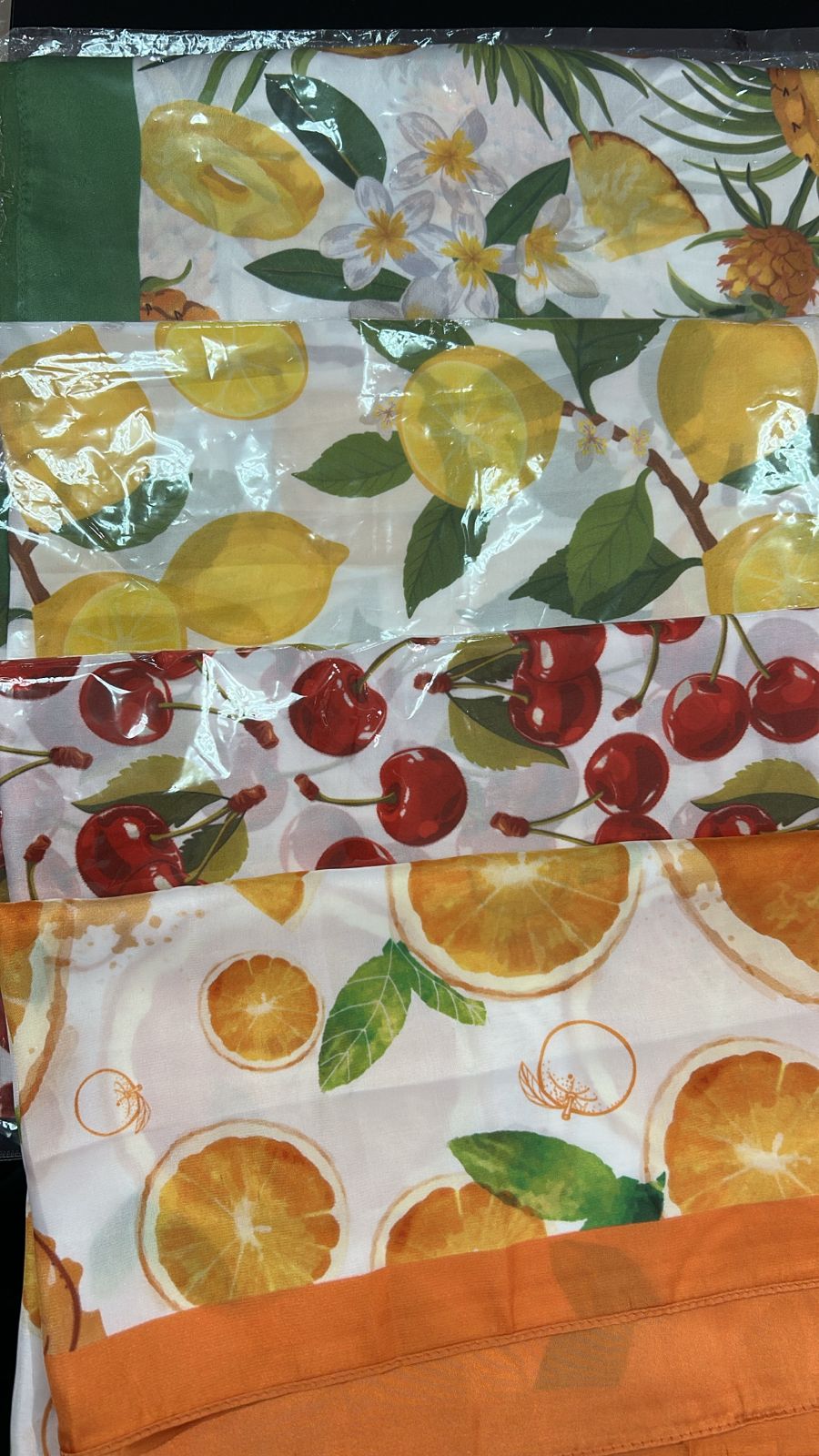 Lenço 90x90 frutas (12 peças 3 de cada, abacaxi, cereja, limão e laranja)