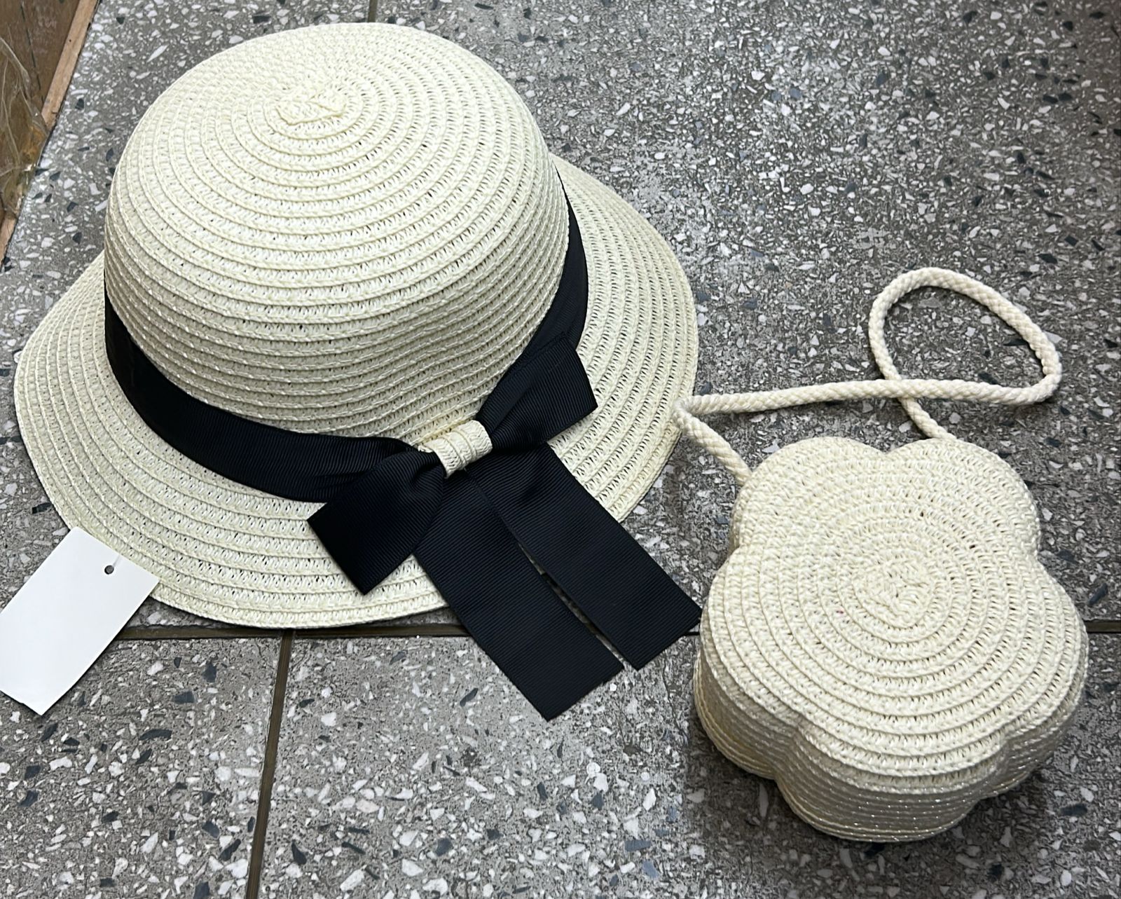 Kit infantil chapéu e bolsinha palha off white (unidade)