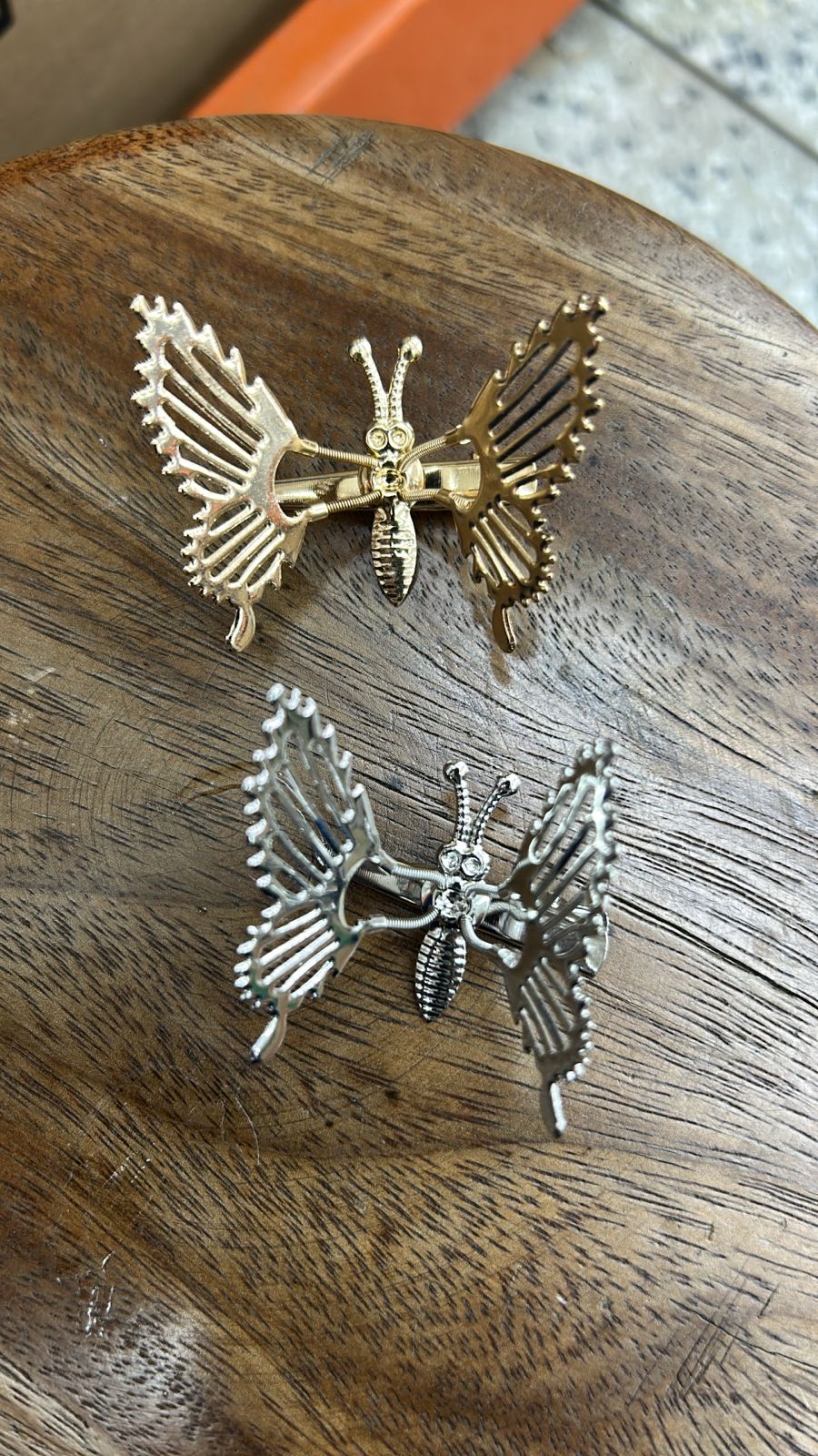 Hair clip metal borboleta bate asas (12 cartelas com 2 peças cada 6 de cada cor)