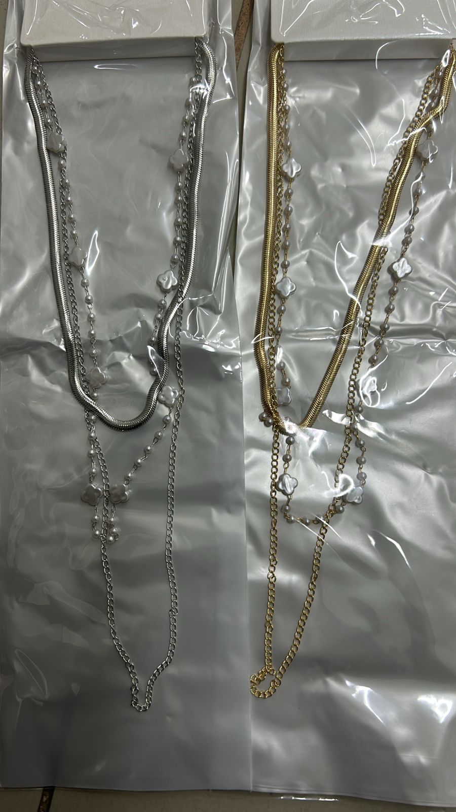 Trio colar fecho lagosta com extensor pérola inspiração grife (12 peças 10 douradas e 2 prata)