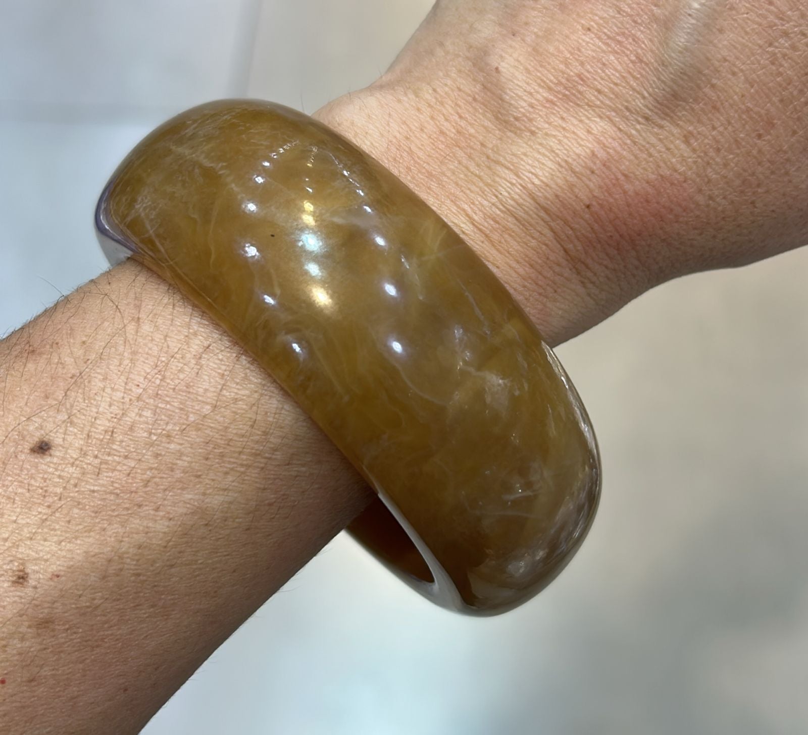 Pulseira acrílico abauldada bege (3 peças)