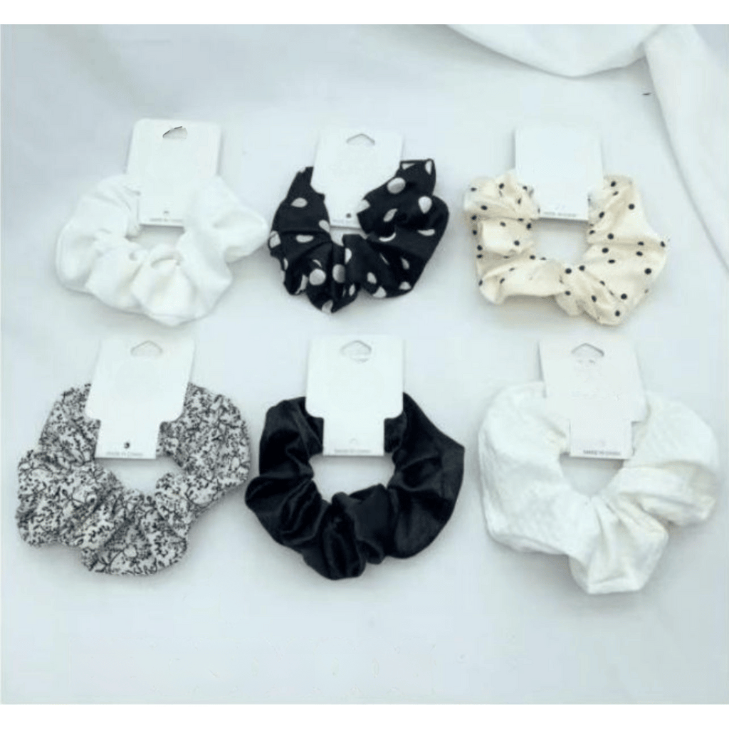Scrunchie em Tecido estampas variadas branco, preto e off (12 peças)