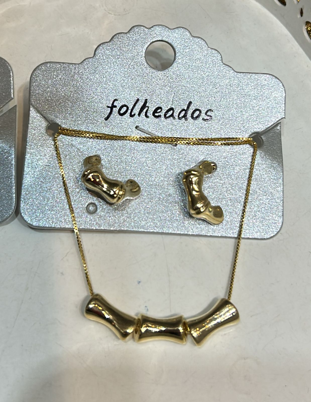 Conjunto colar e brinco Médio Tambor Martelado Dourado (6 peças - Biju verniz cataforético)