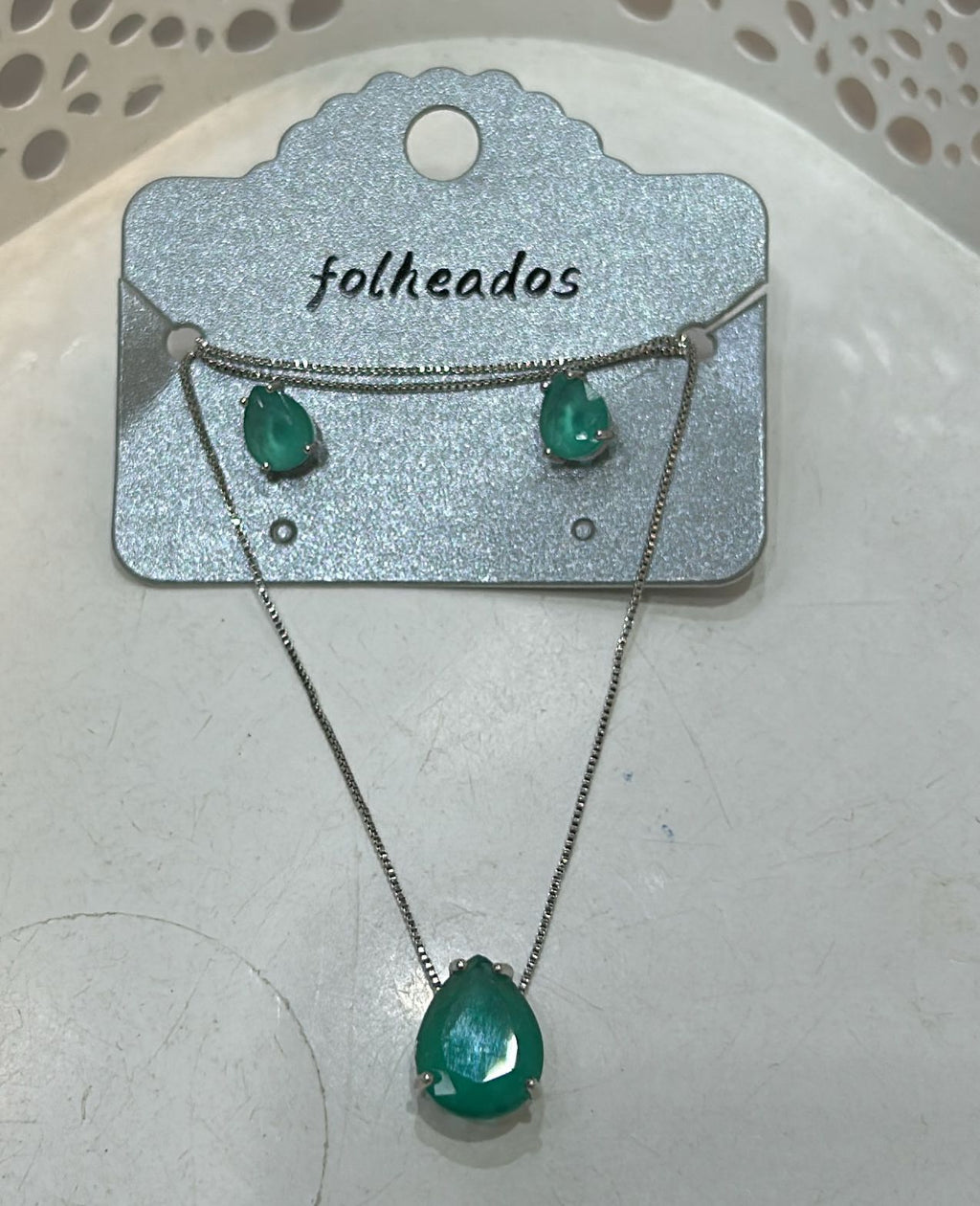 Conjunto Colar e Brinco Gota Verde Claro fecho Lagosta (6 conjuntos - Biju verniz cataforético)