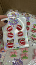 Cartela infantil com xuxinhas e mini pregadeiras frutinhas xadrez (12 cartelas com 6 peças cada)