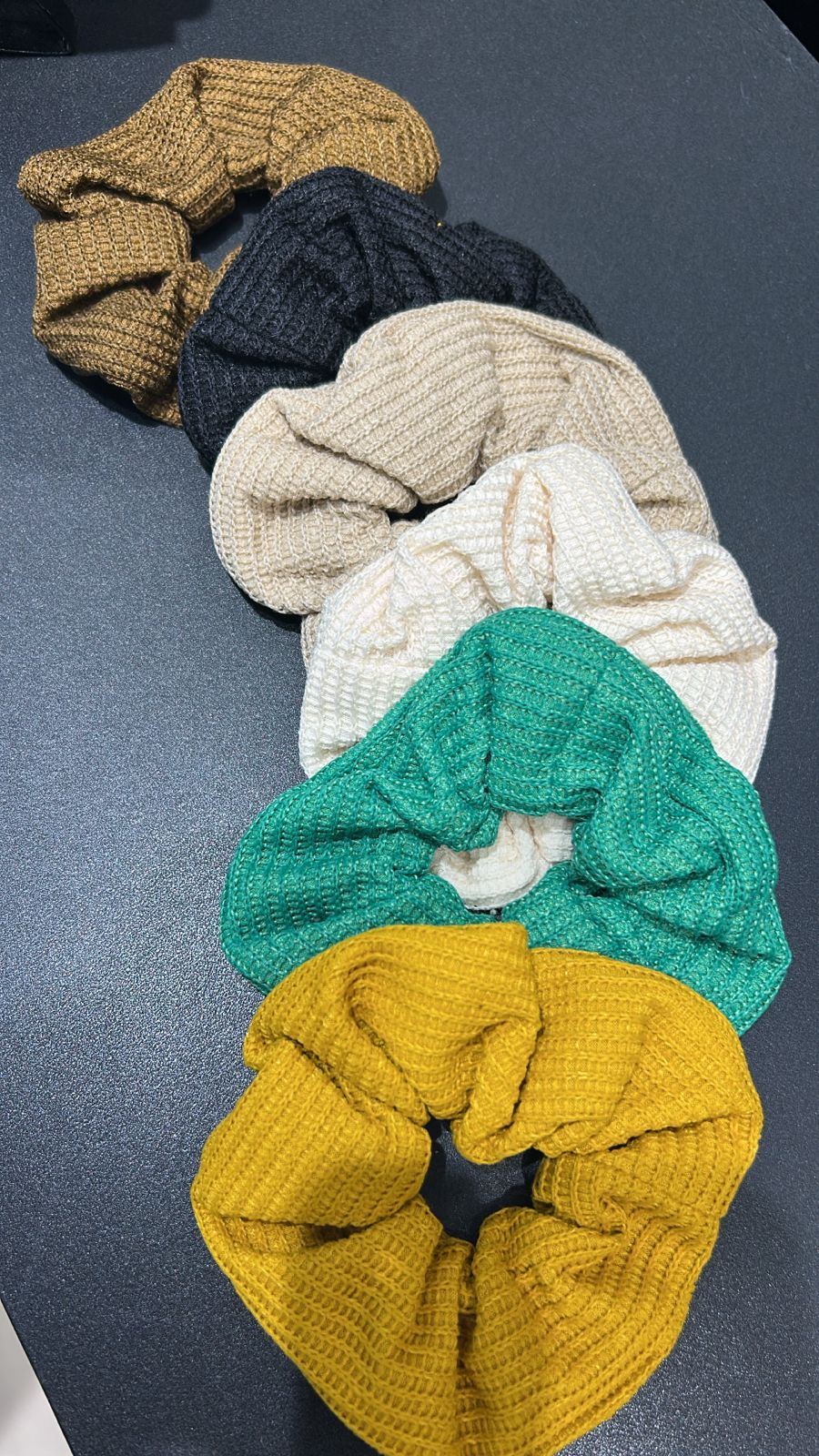 Scrunchie tricô cores invernais e cores brasil (12 peças 2 de cada cor)